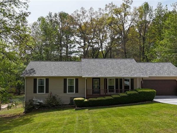 33 E Boxwood Drive SE, Cartersville, GA 30121