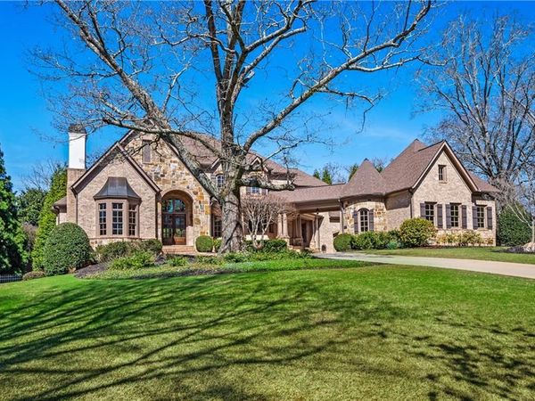 130 Manor Lake Court , Milton, GA 30004