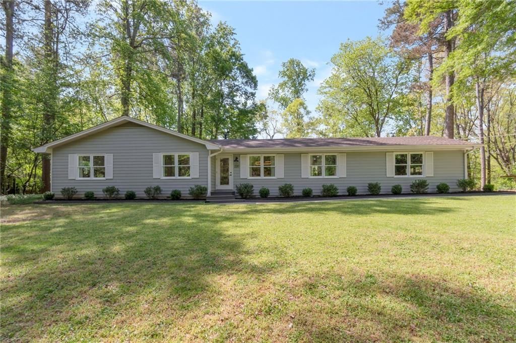 220 Burnie Road, Woodstock, GA 30188 Main Photo