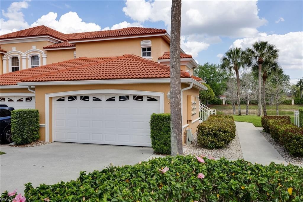 13951 Eagle Ridge Lakes Dr, Unit 203, Fort Myers, FL 33912 Photo