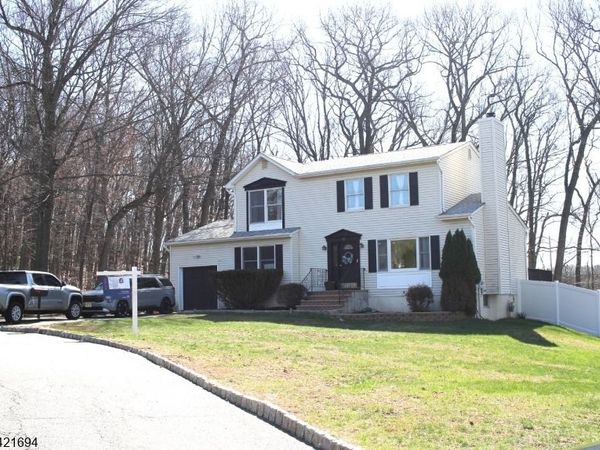 72 Orben Dr, Roxbury, NJ 07850