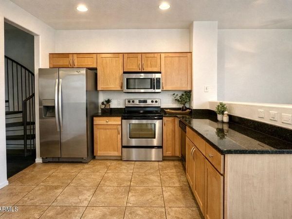 2264 E HUNTINGTON Drive, Phoenix, AZ 85040