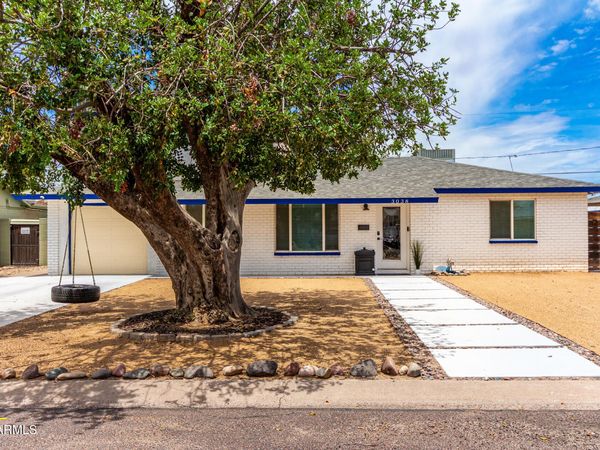3038 E AVALON Drive, Phoenix, AZ 85016
