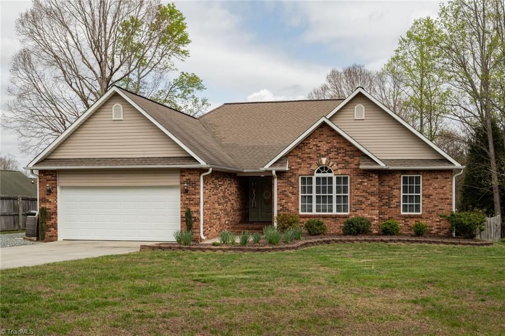 605 Paul Kennedy Road, Thomasville, NC 27360 Main Photo