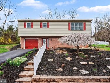 90 EAGLE LANE, ETTERS, PA 17319