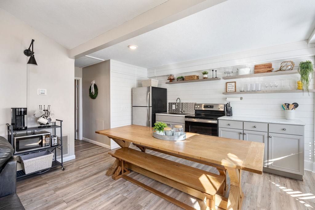 6001-n75 S Kings Highway  Photo 17