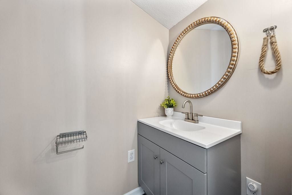 6001-n75 S Kings Highway  Photo 7