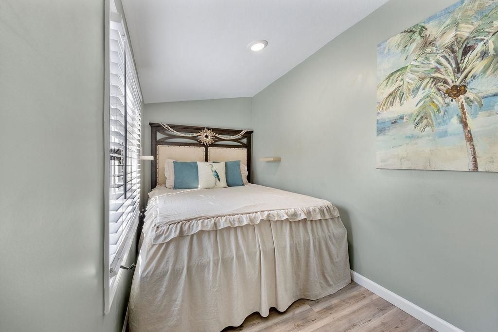 6001-n75 S Kings Highway  Photo 8