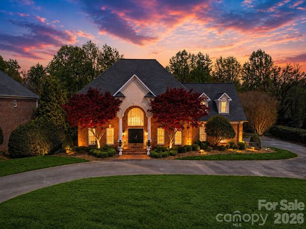 3704 8th Street Place NW, Hickory, NC 28601