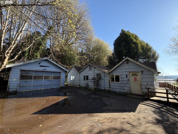 2435 N 10th ST, Coos Bay, OR 97420