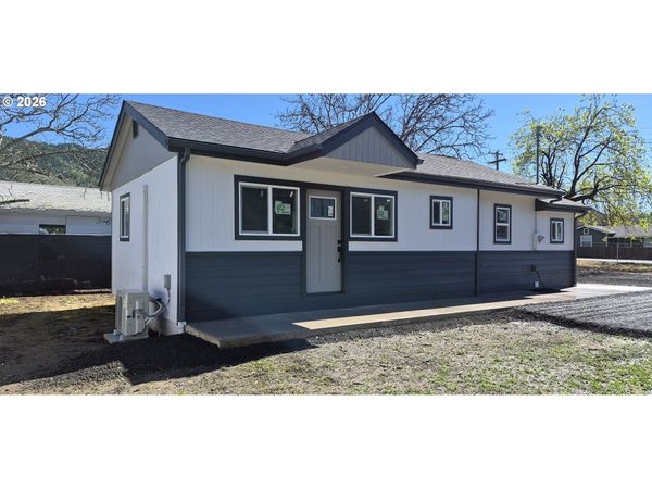 119 WALNUT ST, Myrtle Creek, OR 97457