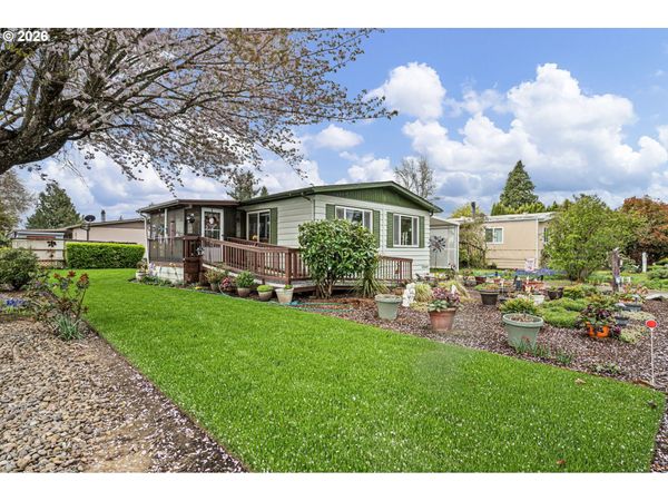 1400 CANDLELIGHT DR, Unit 105, Eugene, OR 97402