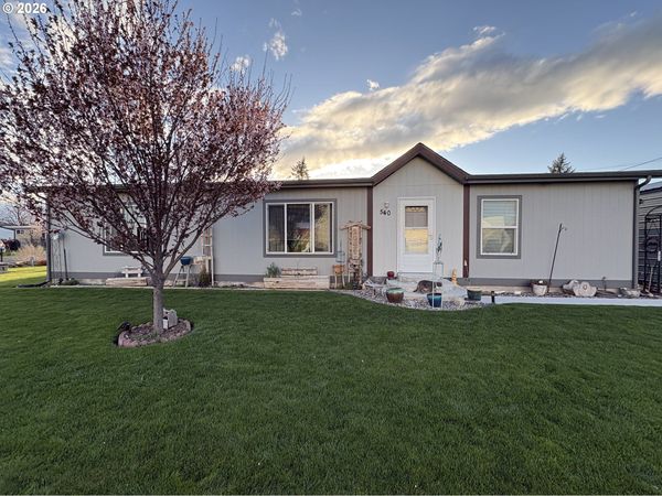 540 N Hunt ST, Athena, OR 97813