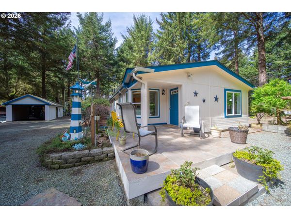 62196 CROWN POINT RD, Coos Bay, OR 97420