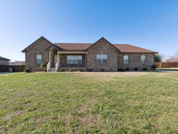 1419 Leaf Ln , Ashland City, TN 37015