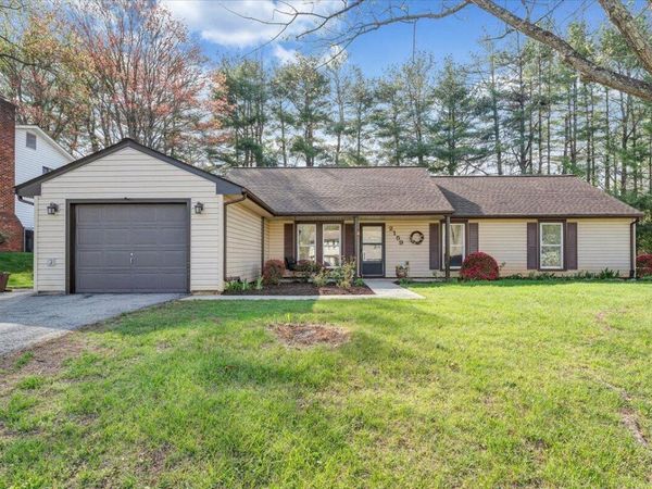 2159 Beavers LN, Vinton, VA 24179