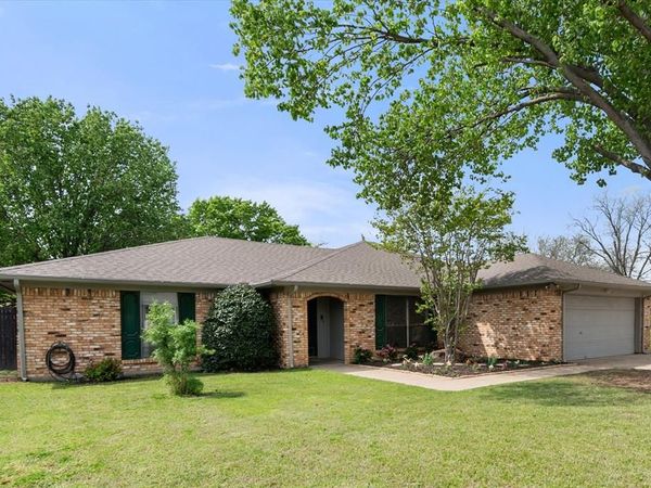 3800 Twin Creek Drive, Arlington, TX 76015