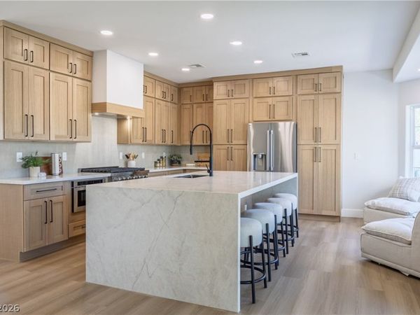 8016 Golfers Oasis Drive , Las Vegas, NV 89149