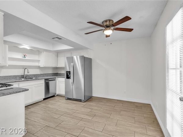 5576 W Rochelle Avenue, Unit 32A, Las Vegas, NV 89103