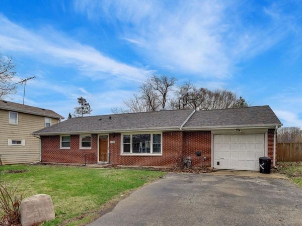 2917 VIRGINIA Avenue , McHenry, IL 60050