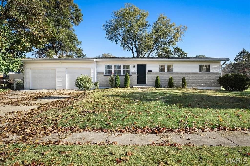 645 Pelican Lane , Florissant, MO 63031 Main Photo