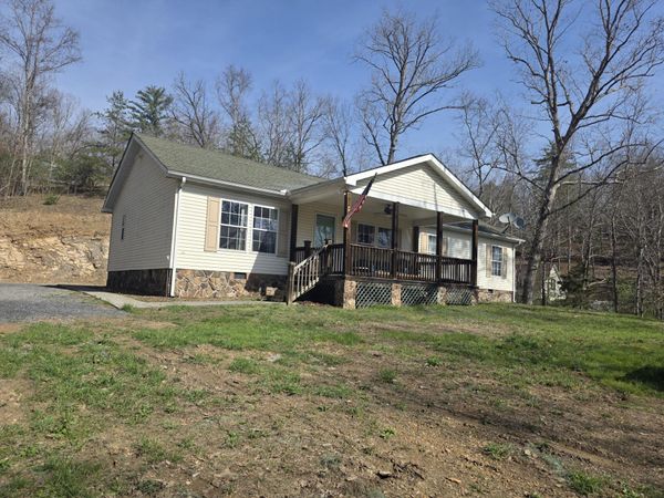 137 King Henry Cir, White Sulphur Springs, WV 24986