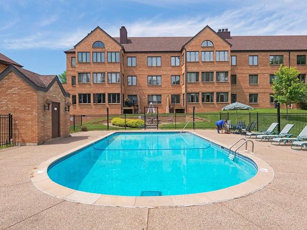 1830 Eagle Ridge Drive, Unit 2010, Mendota Heights, MN 55118