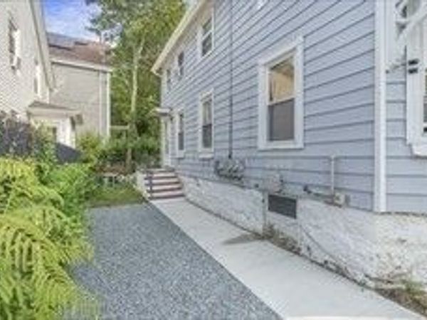 135 Arnold St, New Bedford, MA 02740