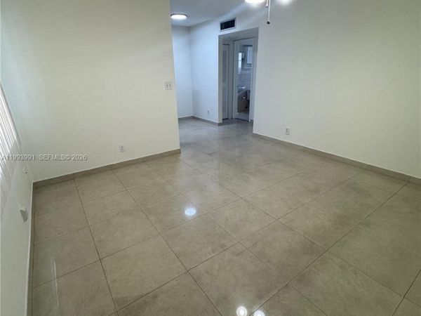 30 SE 4th Ave, Unit 116, Hallandale Beach, FL 33009