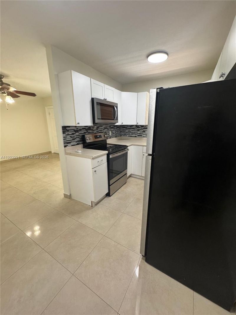 30 SE 4th Ave, Unit 116, Hallandale Beach, FL 33009 Photo