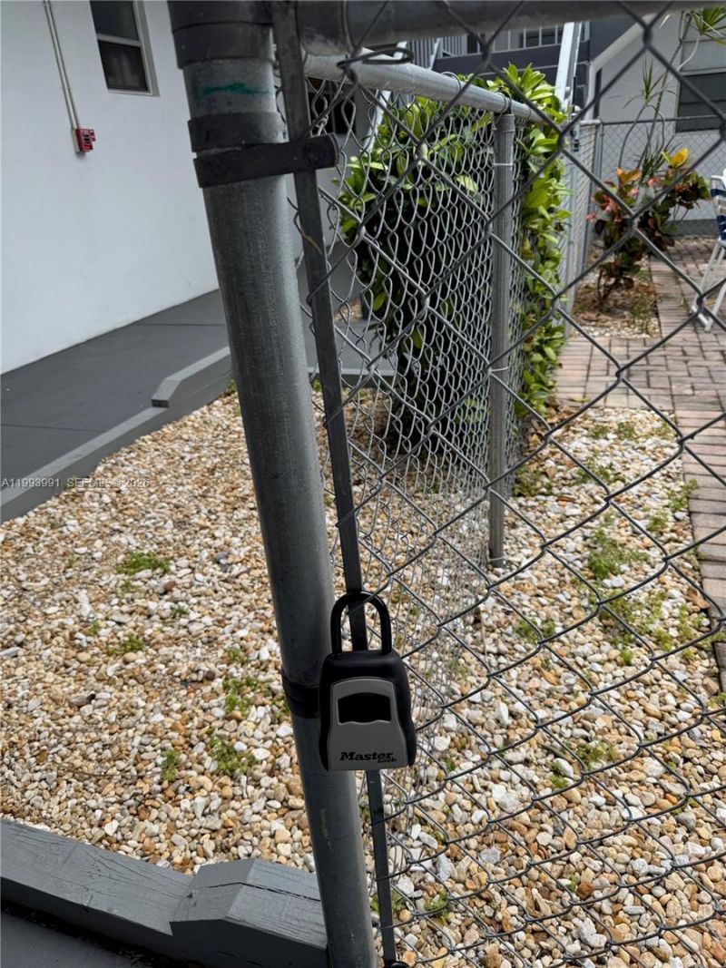 30 SE 4th Ave, Unit 116, Hallandale Beach, FL 33009 Photo