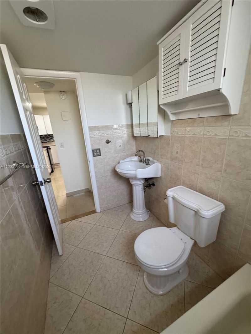 30 SE 4th Ave, Unit 116, Hallandale Beach, FL 33009 Photo