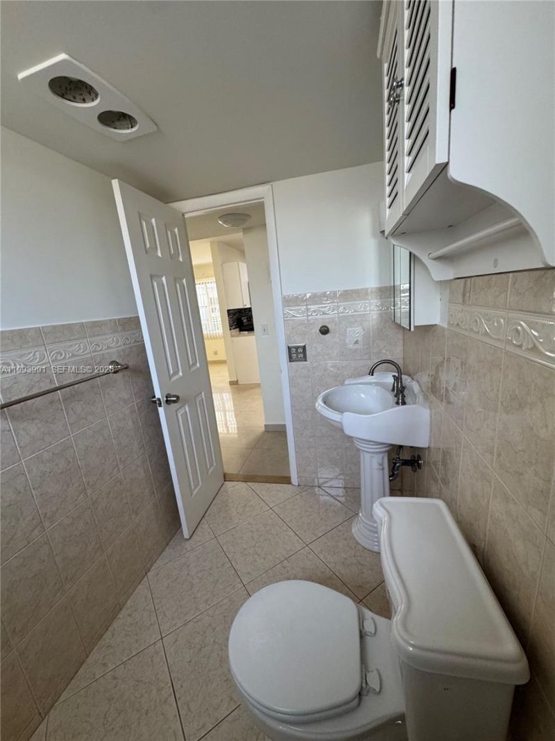 30 SE 4th Ave, Unit 116, Hallandale Beach, FL 33009 Photo