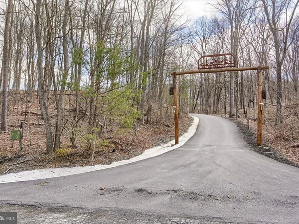 1560 RHINE HOLLOW ROAD , EAST WATERFORD, PA 17021