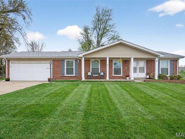 33 Ayrshire Road , St Charles, MO 63303