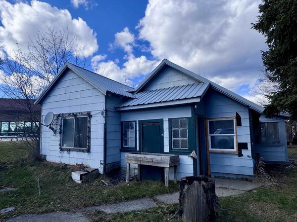 206 E Blackwell St, Ione, WA 99139