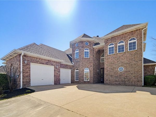 3912 NE Kensington Avenue , Bentonville, AR 72712