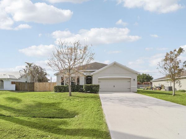 218 SW Kestor Drive, Port St. Lucie, FL 34953