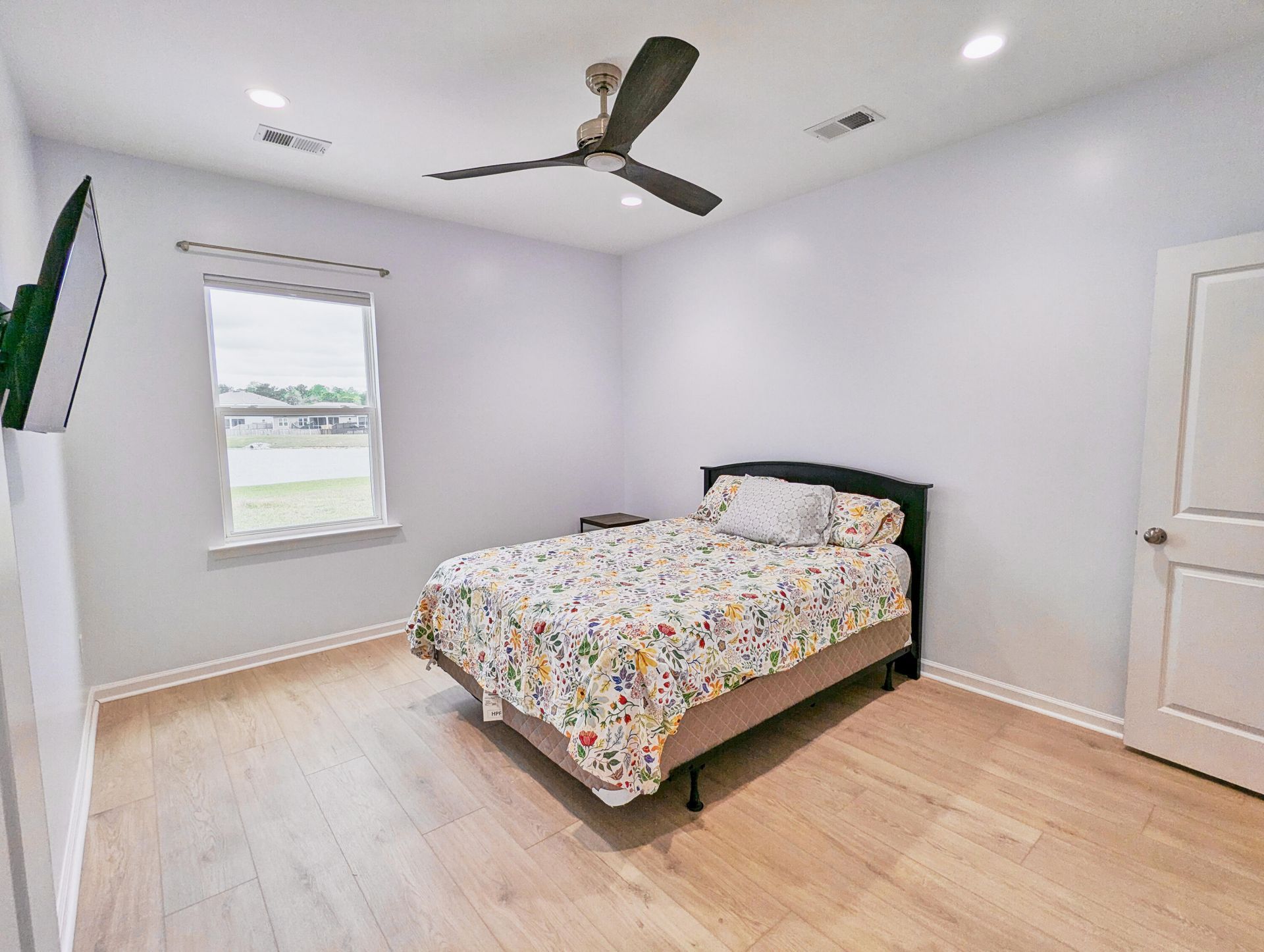 413 Ambrose Drive Photo 22