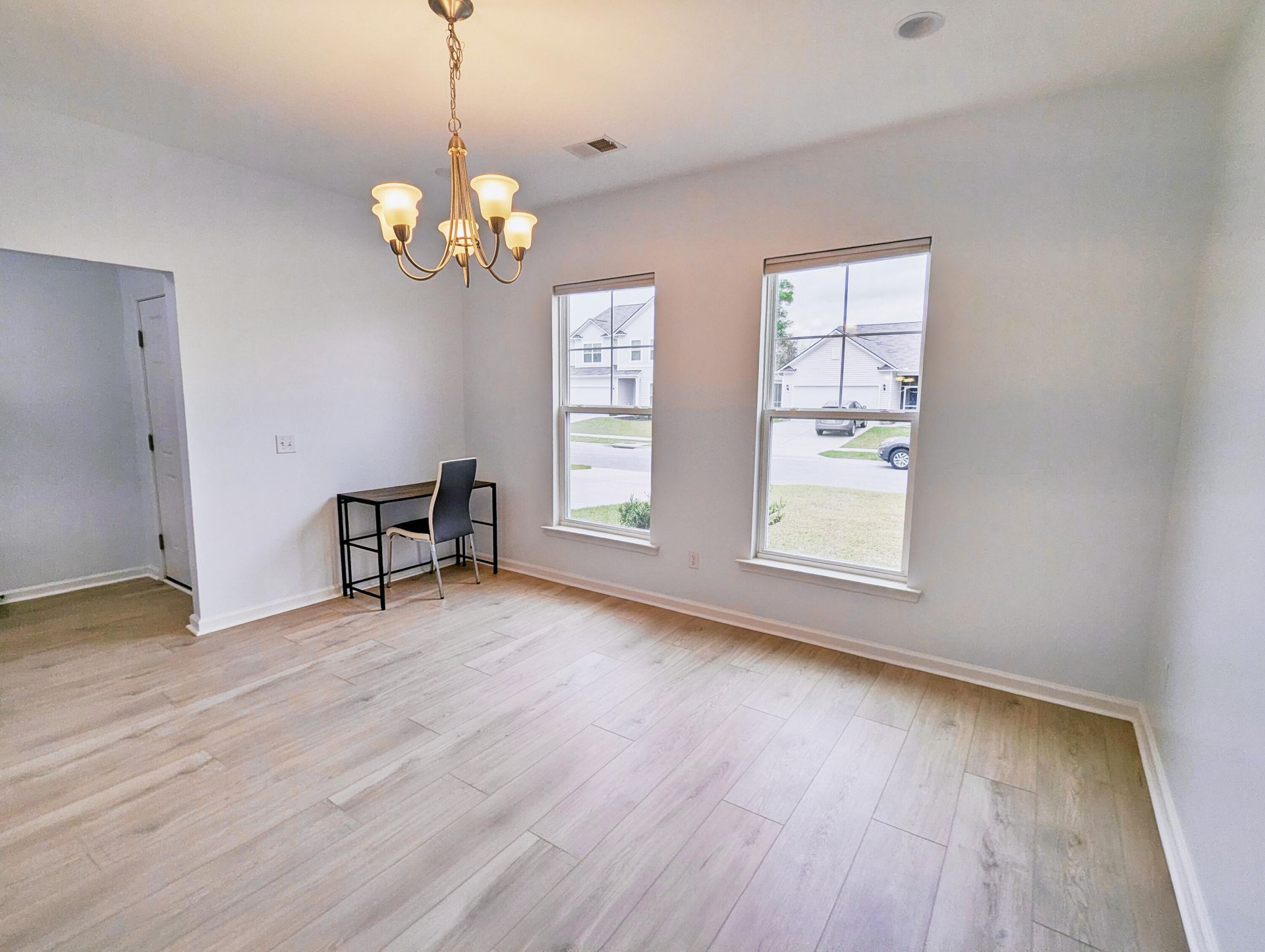 413 Ambrose Drive Photo 5