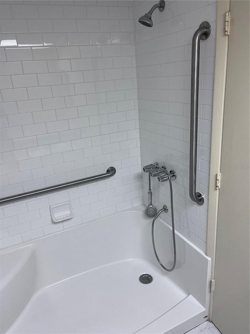 315 30th Avenue W, Unit B203, Bradenton, FL 34205 Photo