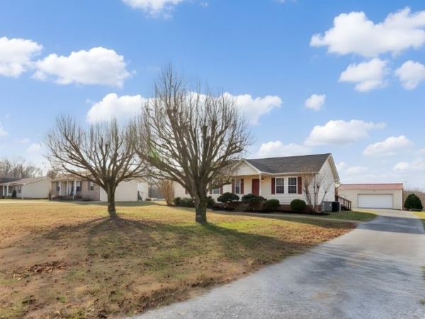 679 Airport Rd , Portland, TN 37148