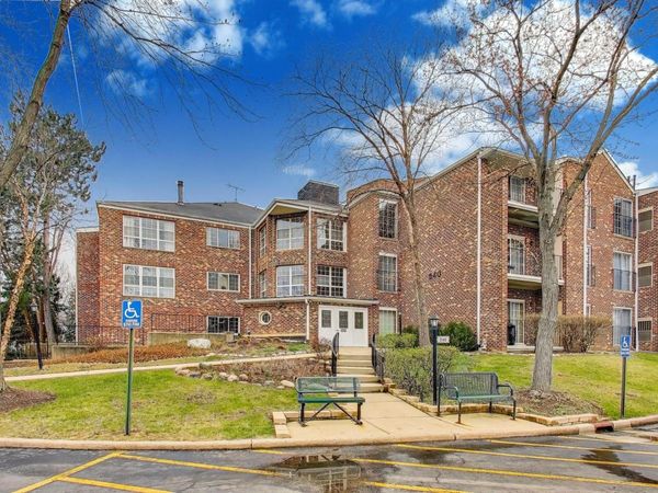 540 Biesterfield Road, Unit 301, Elk Grove Village, IL 60007