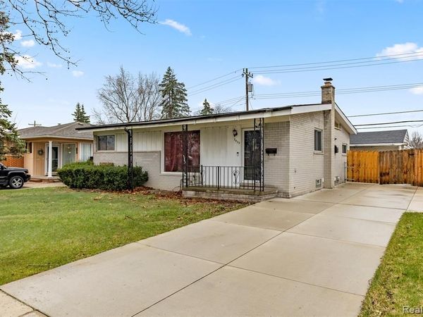 7423 Amboy Street , Dearborn Heights, MI 48127