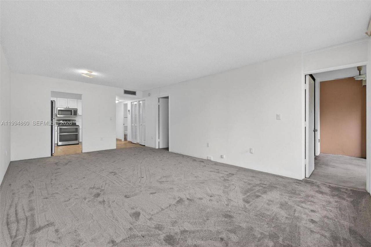 1400 Saint Charles Pl, Unit 222, Pembroke Pines, FL 33026 Photo