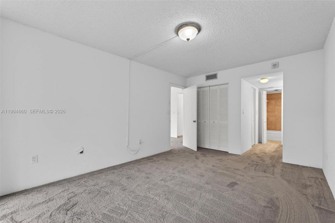 1400 Saint Charles Pl, Unit 222, Pembroke Pines, FL 33026 Photo