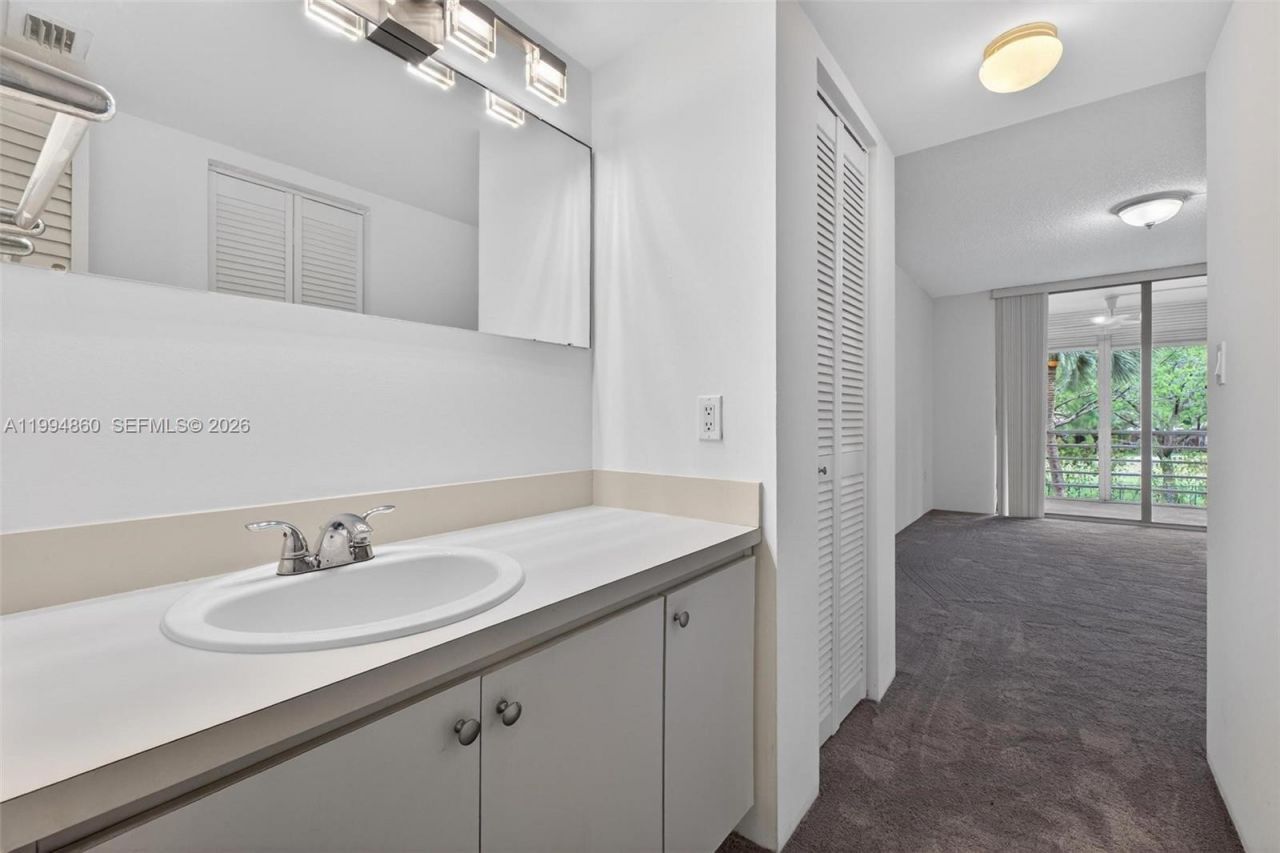 1400 Saint Charles Pl, Unit 222, Pembroke Pines, FL 33026 Photo