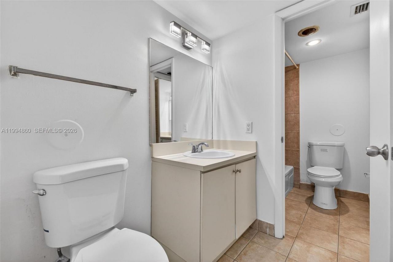 1400 Saint Charles Pl, Unit 222, Pembroke Pines, FL 33026 Photo