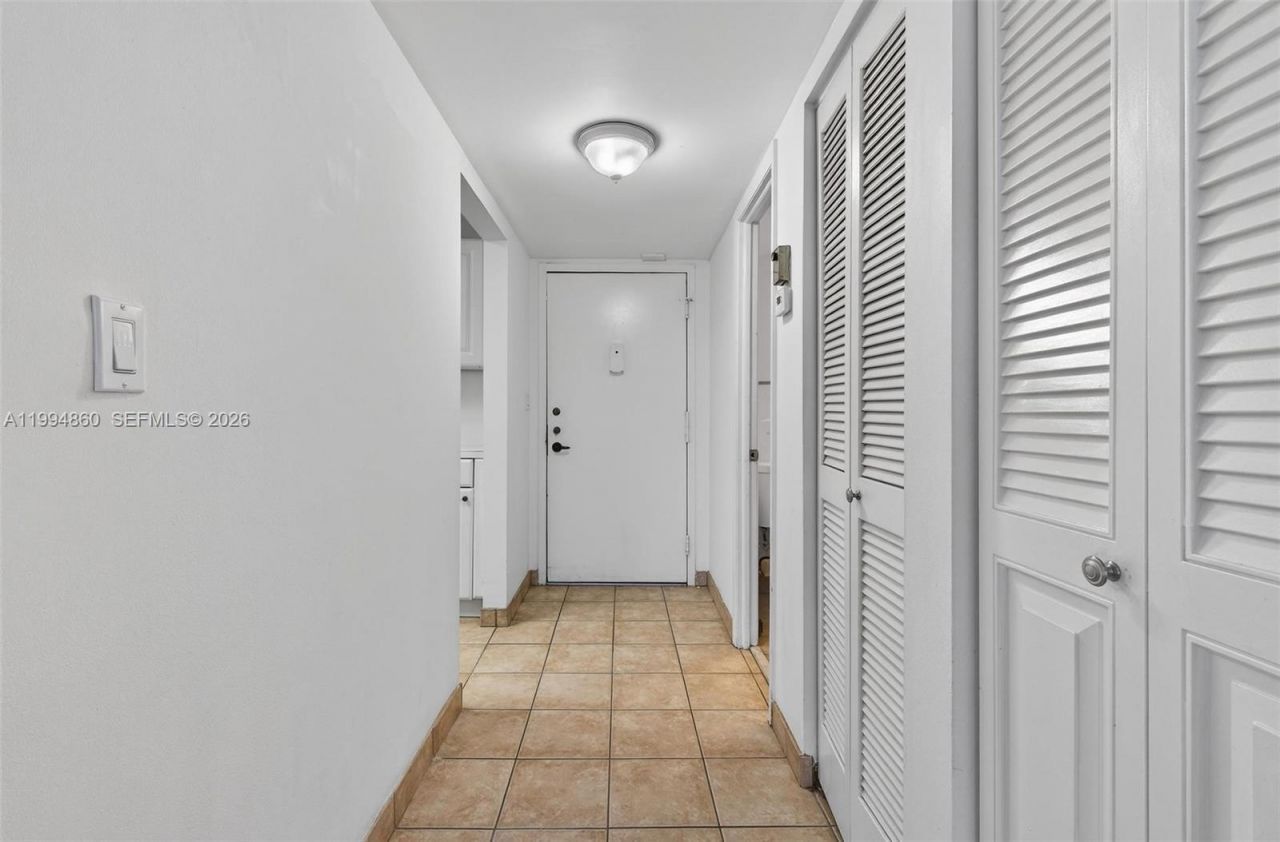 1400 Saint Charles Pl, Unit 222, Pembroke Pines, FL 33026 Photo