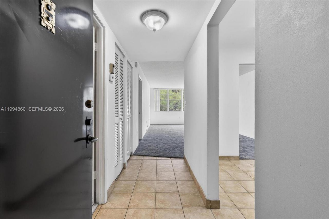 1400 Saint Charles Pl, Unit 222, Pembroke Pines, FL 33026 Photo